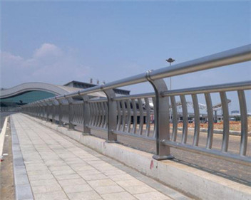 不銹鋼方管在護欄中的應(yīng)用